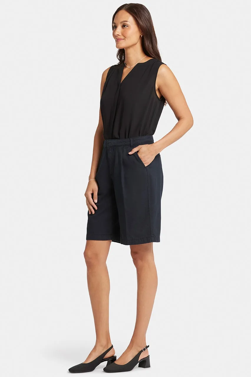 Entspannte Denim Bermuda Shorts mit hoher Taille | Overdye Black