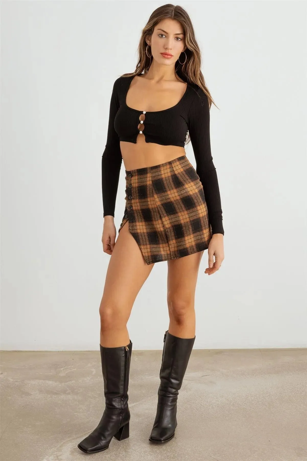 Ribbed Pearl Button-Up Long Sleeve Crop Top