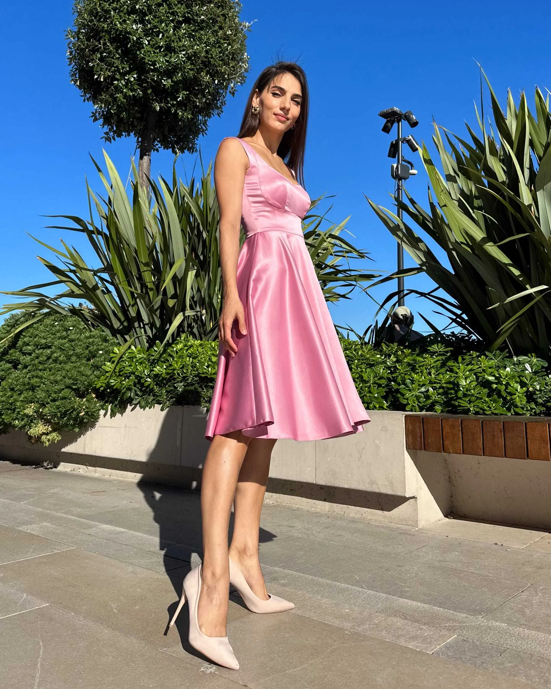 Rochie eleganta de ocazie roz cu decolteu