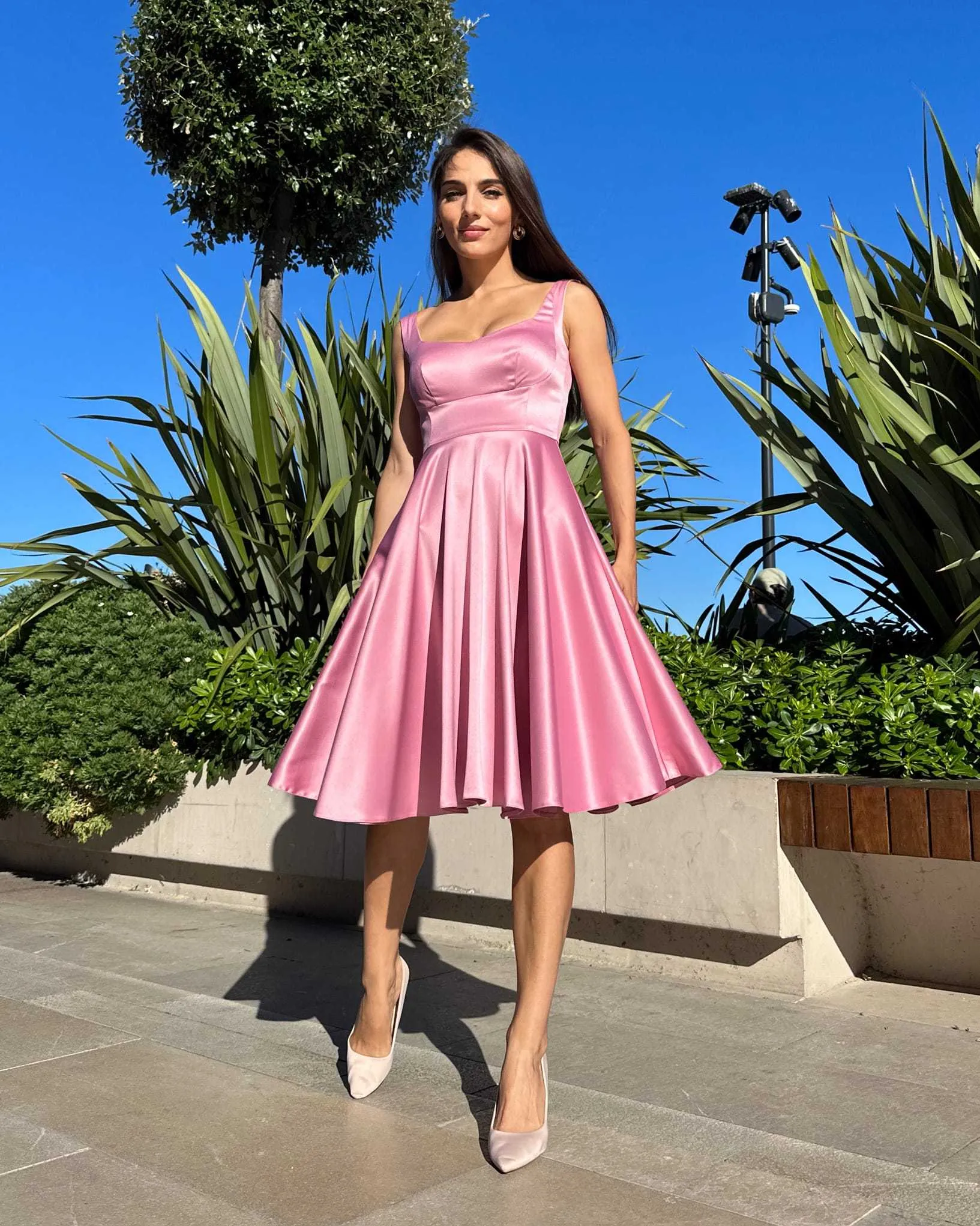 Rochie eleganta de ocazie roz cu decolteu