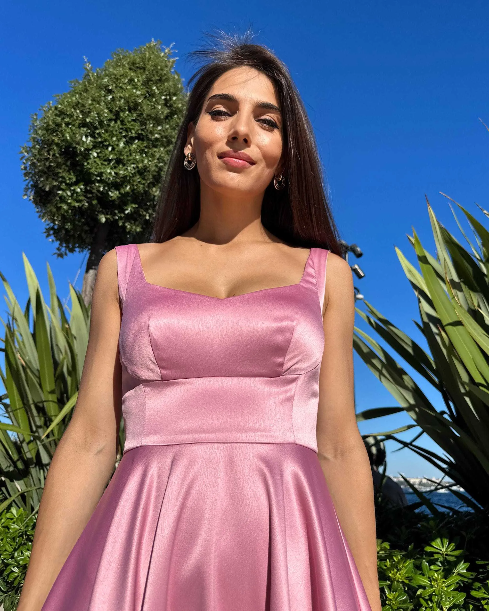 Rochie eleganta de ocazie roz cu decolteu