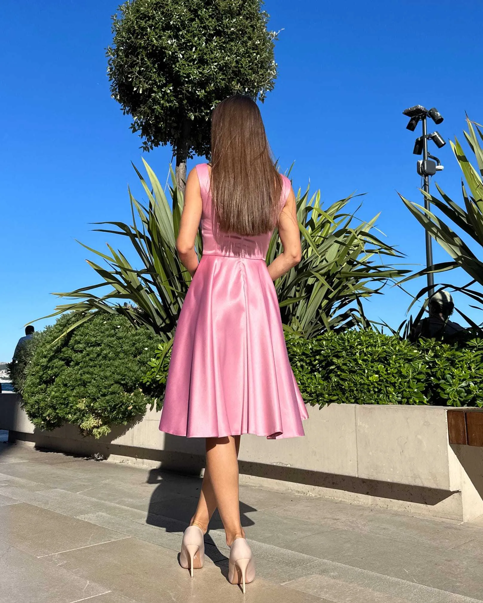 Rochie eleganta de ocazie roz cu decolteu