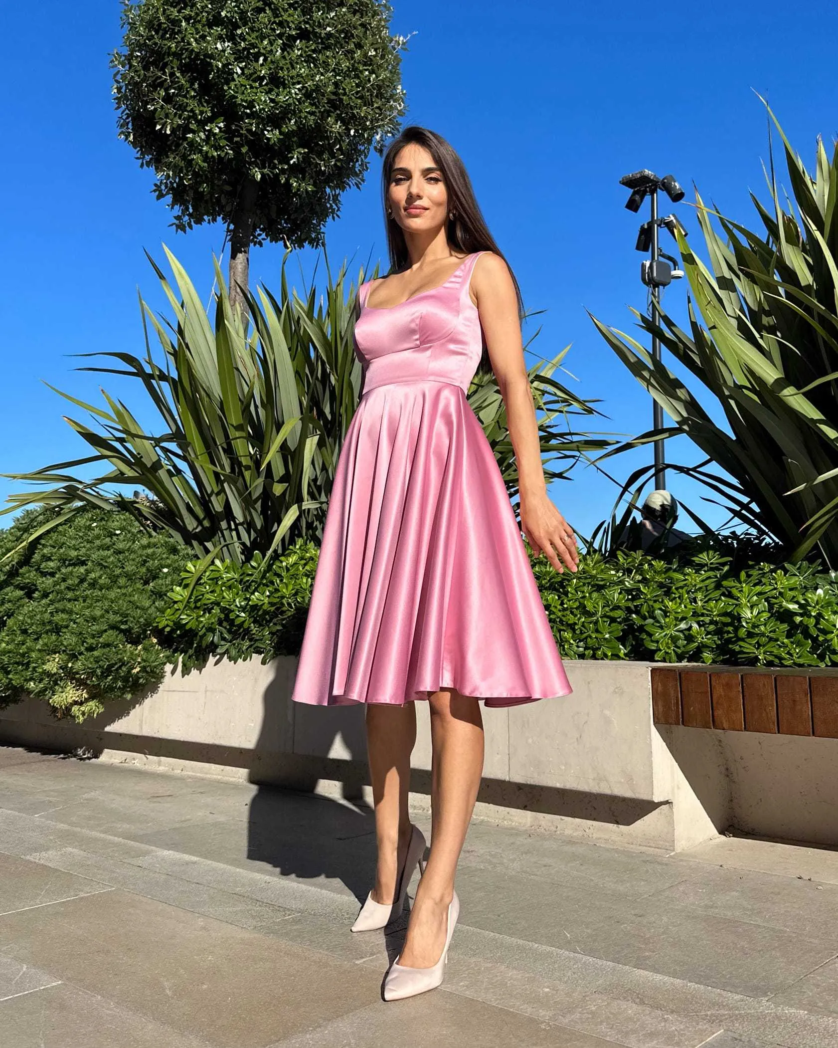 Rochie eleganta de ocazie roz cu decolteu