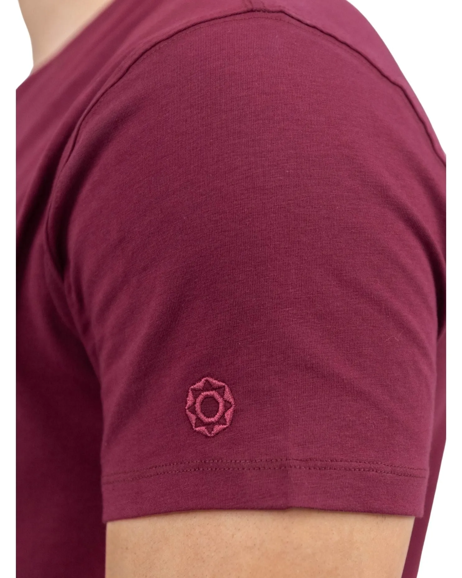 Zafiro Classic V Neck T-shirt - Wine